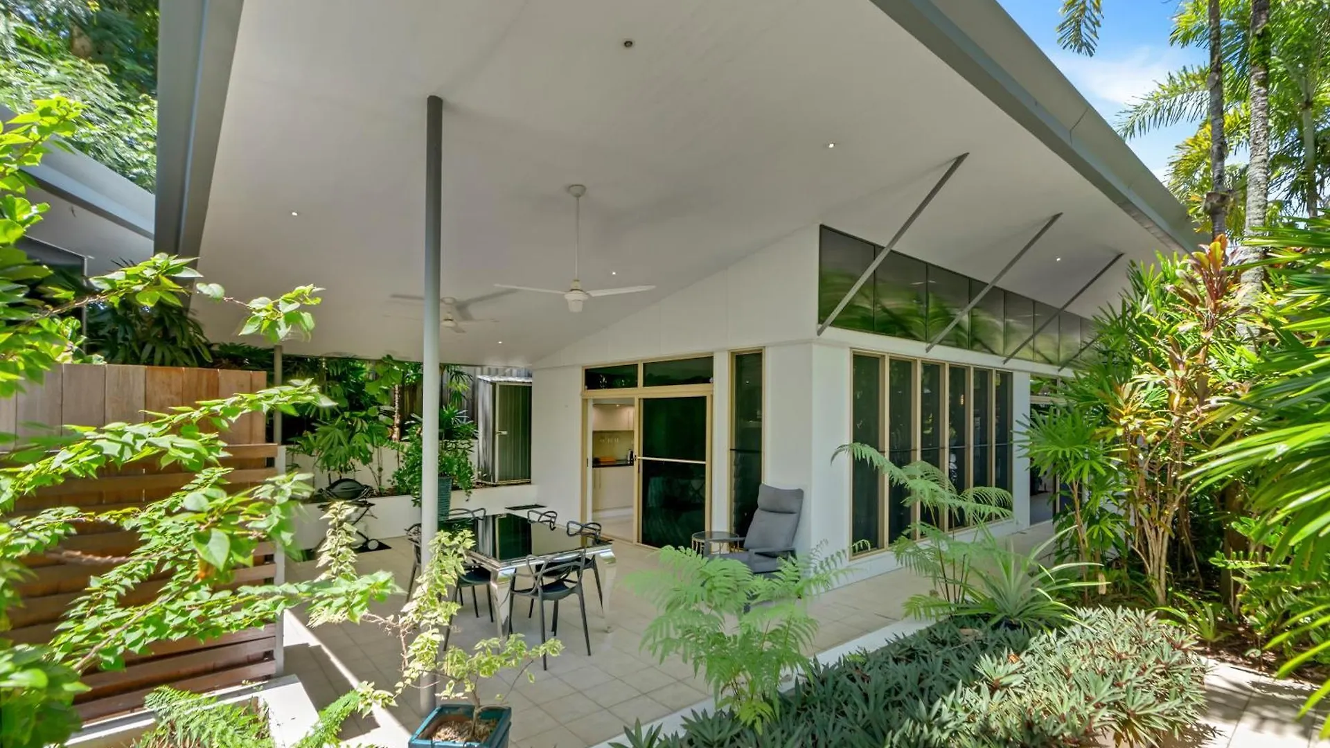 Sanctuary Palm Cove Aparthotel