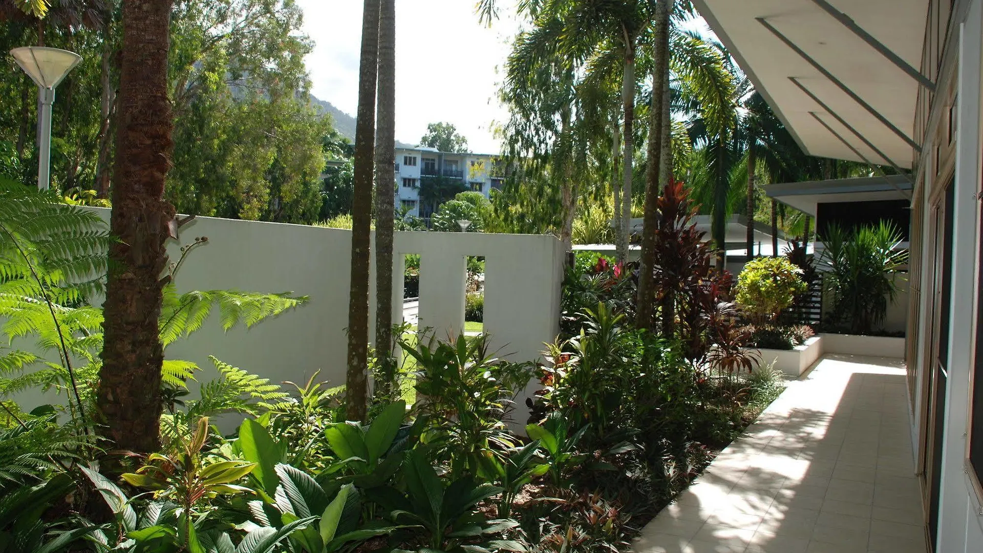 Sanctuary Palm Cove Aparthotel 5*,