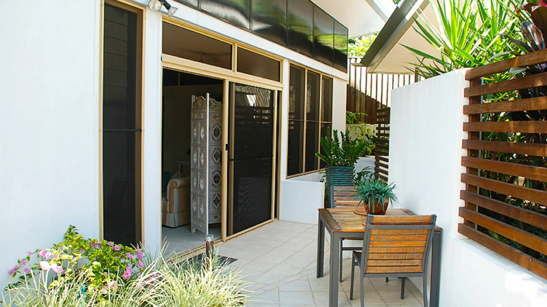 Sanctuary Palm Cove Aparthotel 5*,